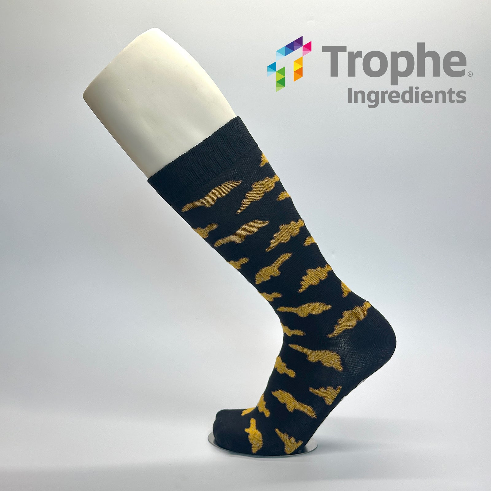 Calcetas de vestir personalizadas en base negra con patrón de nuggets de dinosaurio para empresa Tophe ingredientes. 