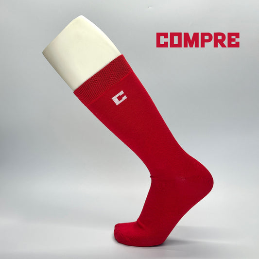 Calcetas personalizadas de vestir color rojo con logo bordado de la empresa Compre. La empresa las utilizó para regalo del día del padre a sus empleados. 
