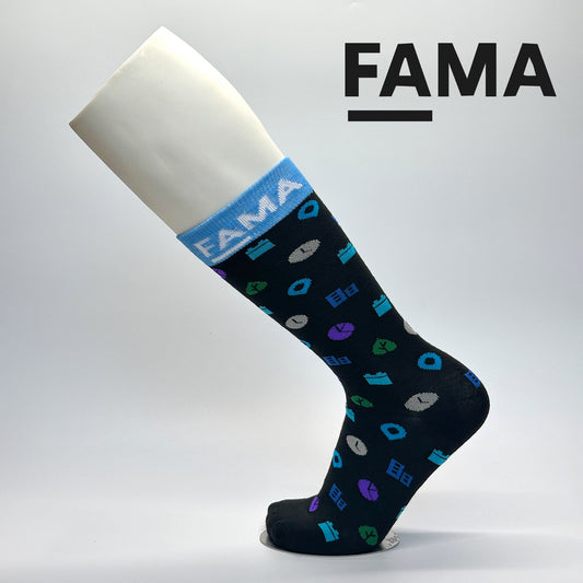 Calcetas personalizadas de vestir color negro con iconos y logo bordado del evento FAMA. Las calcetas se regalaron en el evento. 