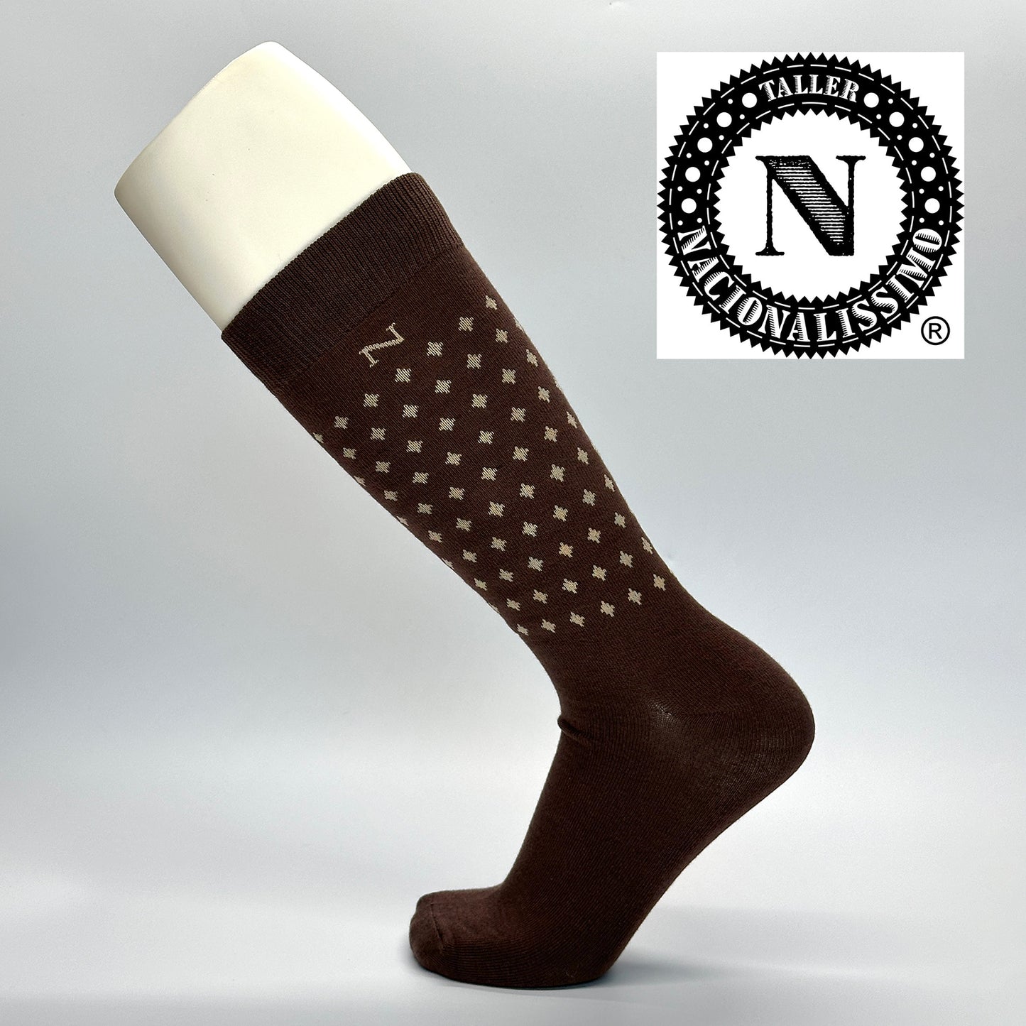 Calcetas personalizadas de vestir café con rombos para la marca de zapatos Nacionalissimo 