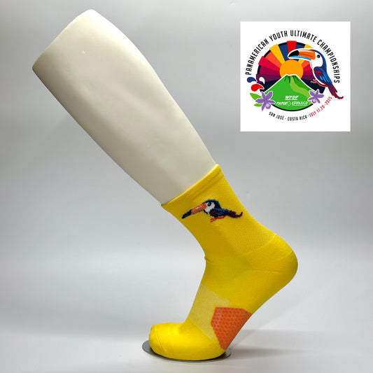 Calcetas personalizadas deportivas verdes con icono tejido de carrera. Se regalaron calcetas en carrera. 