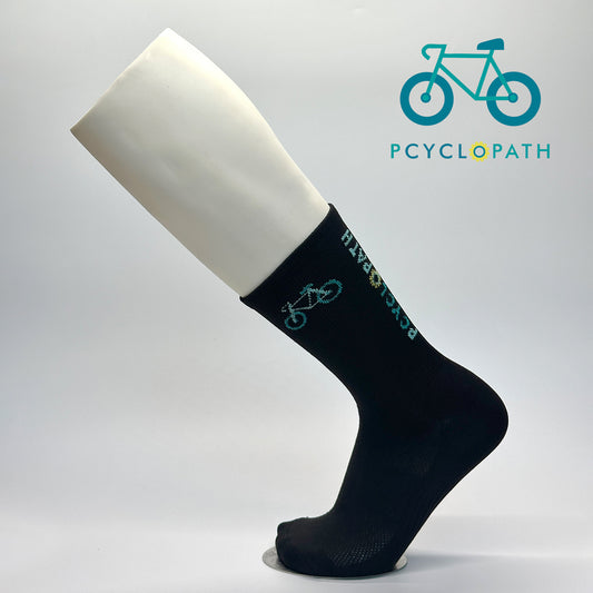 Calcetas personalizadas de ciclismo en negro con icono de bicileta en azul y el logo del grupo de ciclistas Pcyclopath. 