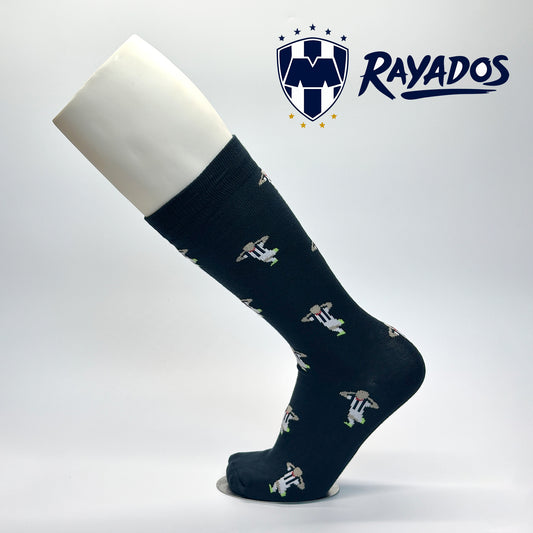 Calcetas personalizadas tradicionales para rayados con icono tejido de jugador festejando. Se venden en las tiendas oficiales del club de futbol de rayados.