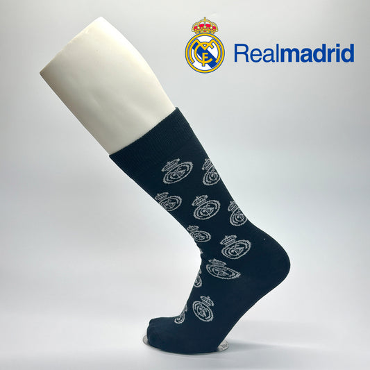 Calcetas personalizadas de vestir color azul marino con logo bordado del club de futbol Real Madrid. Producto oficial.