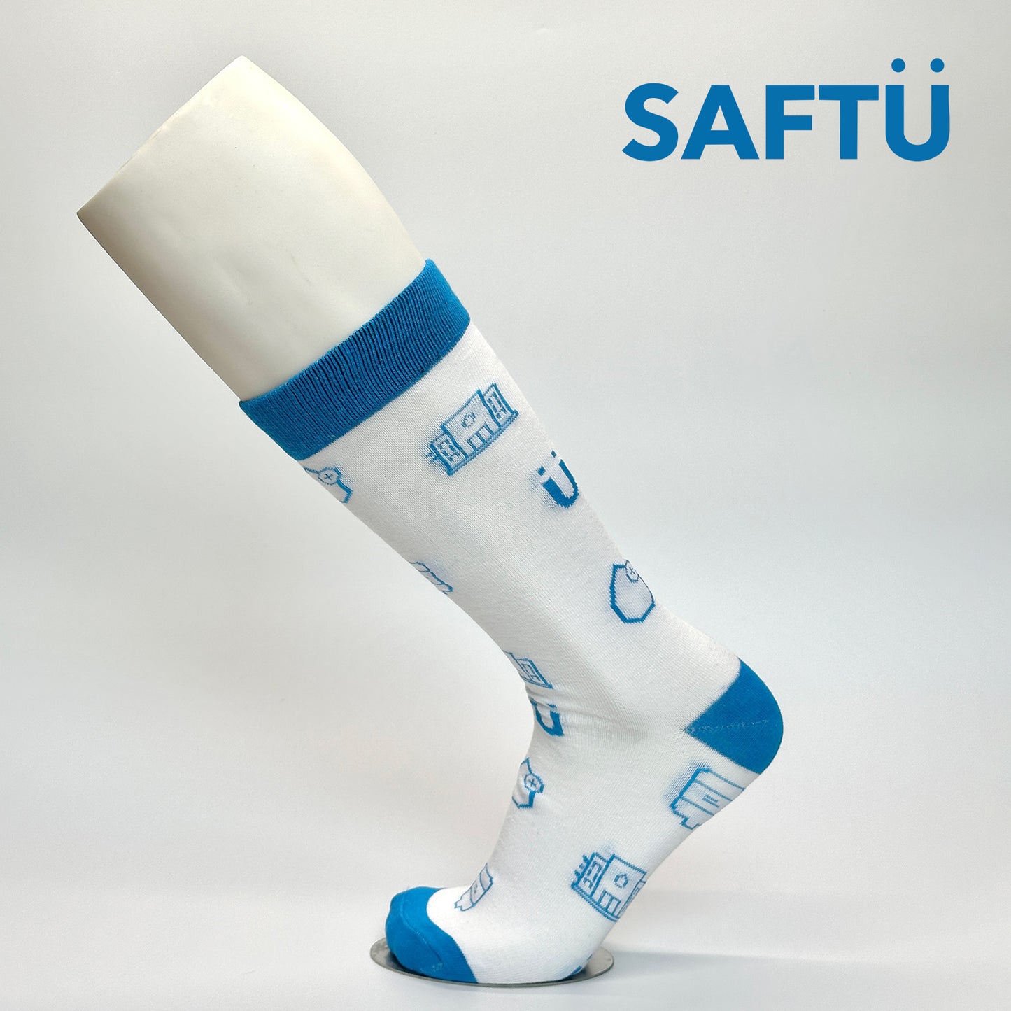 Calcetas personalizadas tradicionales color blanco con iconos en azul para la empresa SAFTU.