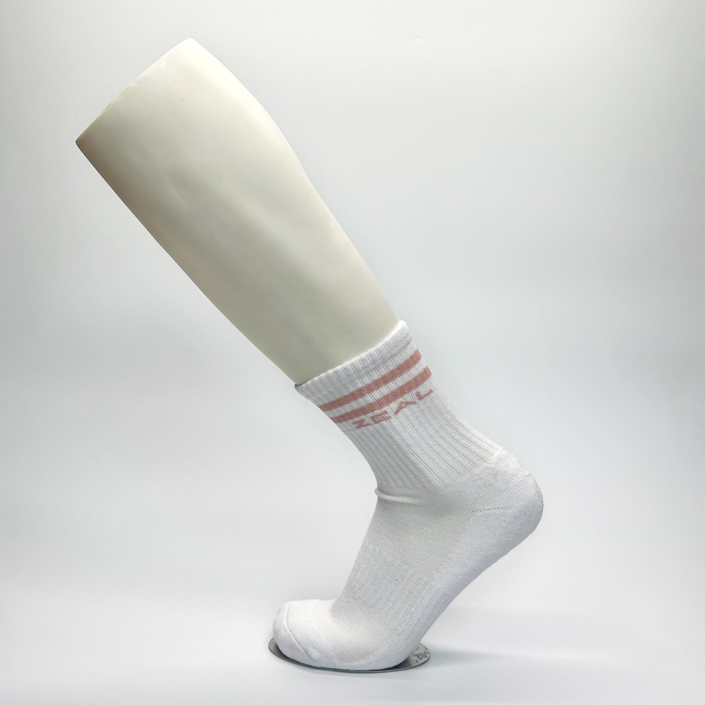 Calcetas personalizadas de deportivas blancas con logo de zeal.