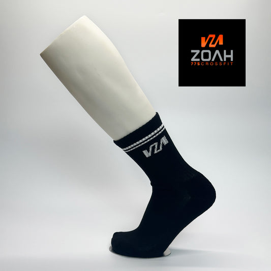Calcetas personalizadas deportivas color negro con rayas y logo de Zoah 755 crossfit.